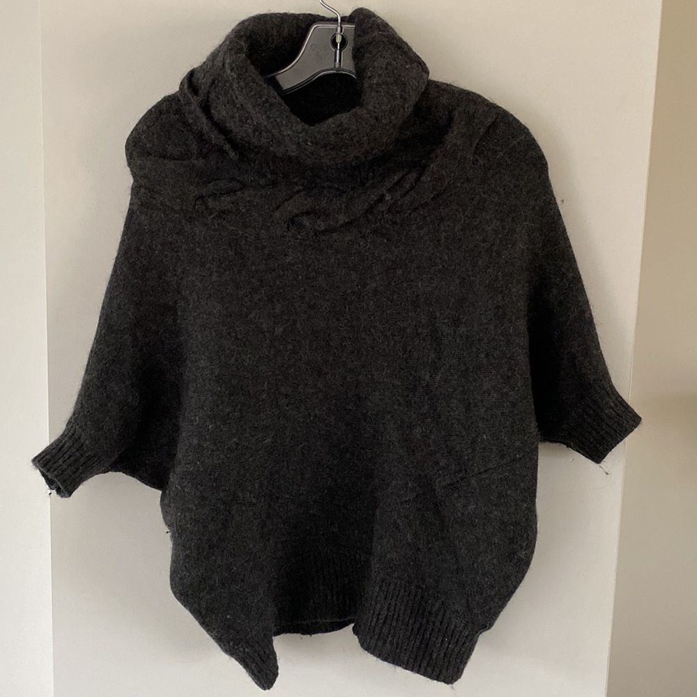 VINCE wool blend turtle neck sweater S pinch dolman sleeve cable accent